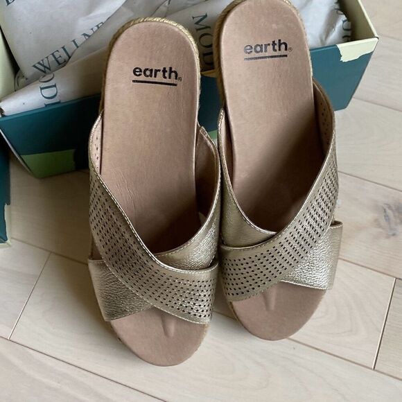 Earth Women's Modena Marigold Espadrille Sandals Gold Leather Size 9 NWT - Picture 1 of 5